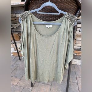 Guess women’s sleeveless dome sleeve with beads size small in olive green